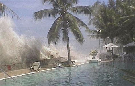 zumratun saidah: TSUNAMI