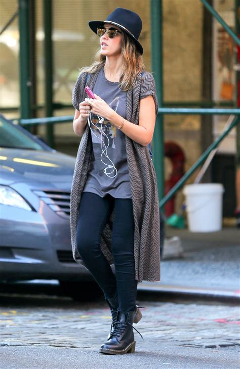 Jessica Alba Style Tips Get Her Laid Back Looks More