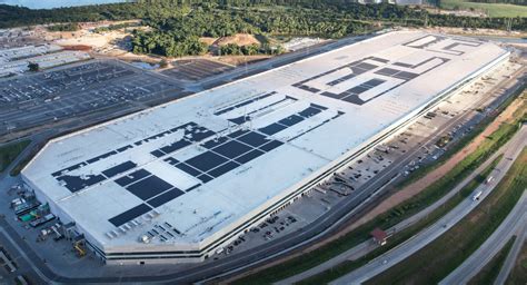 construction workers accuse tesla  labor violations  wage theft  austin factory