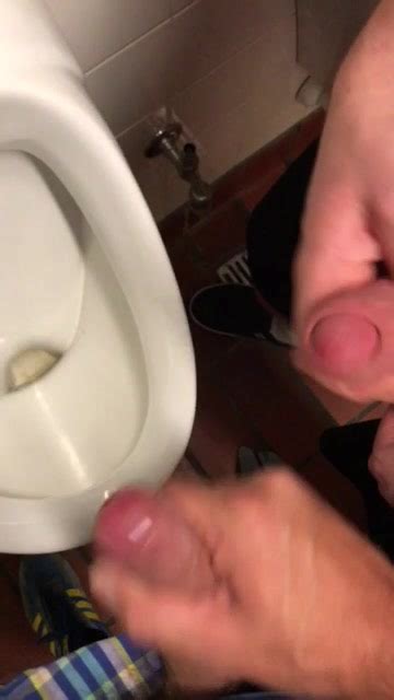 toilet wank video 32