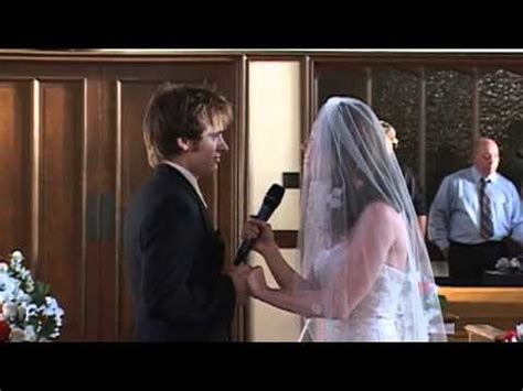 bride sings as she walks down the aisle can you say awkward [video