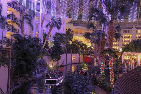 celebrate  season  gaylord opryland resorts winterfest