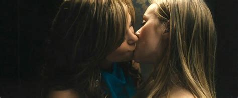 Leighton Meester And Danneel Harris Lesbian Kiss In The Roommate
