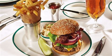 burgers   york city find  top burger restaurants  nyc