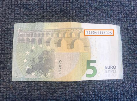 ein  euro schein der  euro wert ist daran erkennst du ihn kosmo