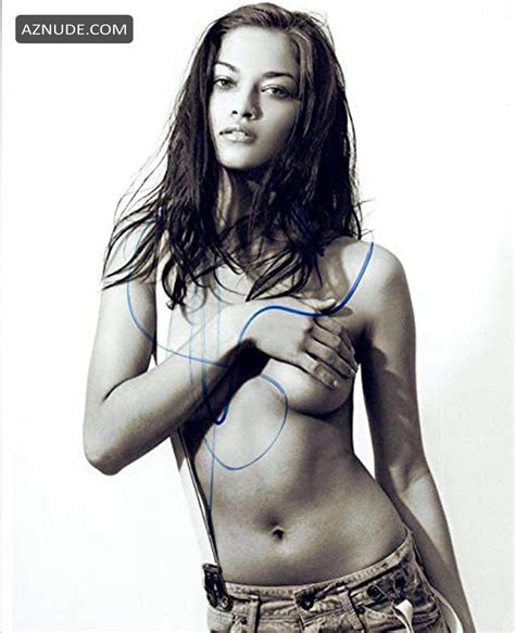 Shanina Shaik Nude And Sexy Staggering Photo Collection