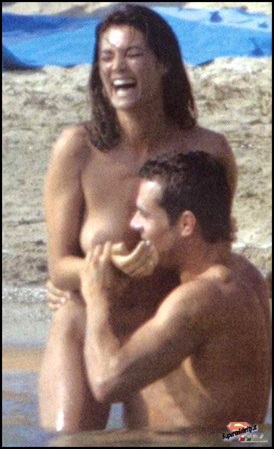 Celeb Exotic Star Manuela Arcuri Showing Hot Nude Body