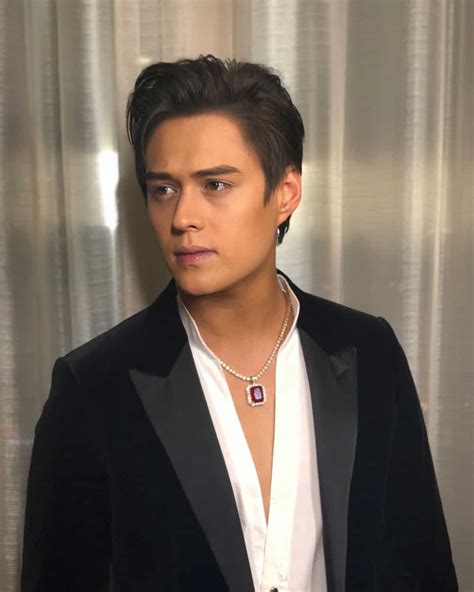 enrique gil bio age real  parents height dating history kamicomph