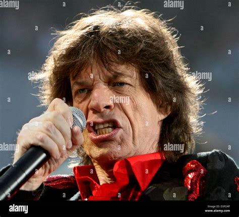 verletzen sich versichern zerfallen rolling stones lead singer bank