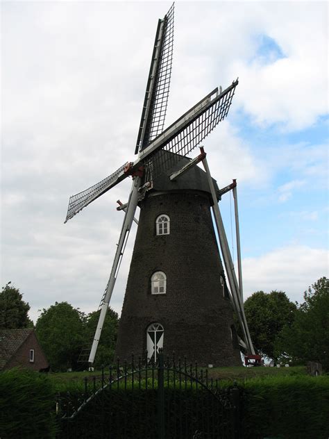 windmills le moulin space needle provence holland amsterdam dutch wheels village
