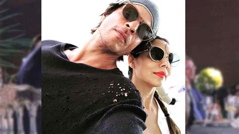 gauri khan permission to sharukh khan posted the both picture in social media गौरी खान ने
