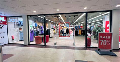 green verwelkomt bristol  winkelcentrum rozenhof  zaandam scn shopping leisure people