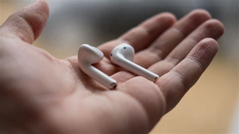 Apple's AirPods may have a problem handling phone calls