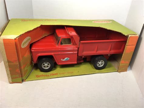 structo vintage steel dump truck metal   red