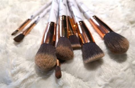 clean  makeup brushes bele