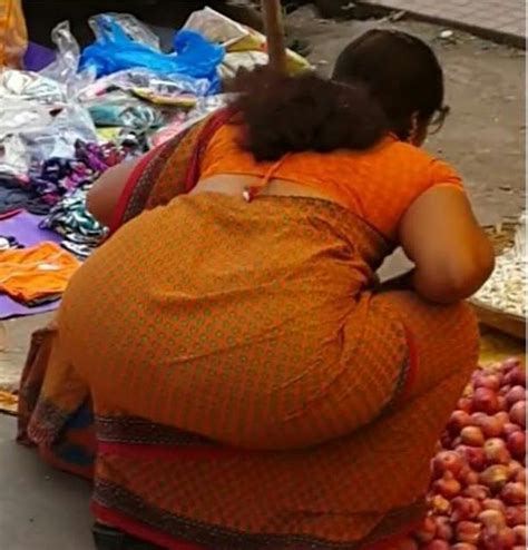 Desi Aunty And Desi Bhabhi Sexy Ass Show In The Market