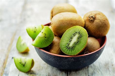 Can You Eat Kiwi Seeds Yes Here Are 3 Ways To Eat Them