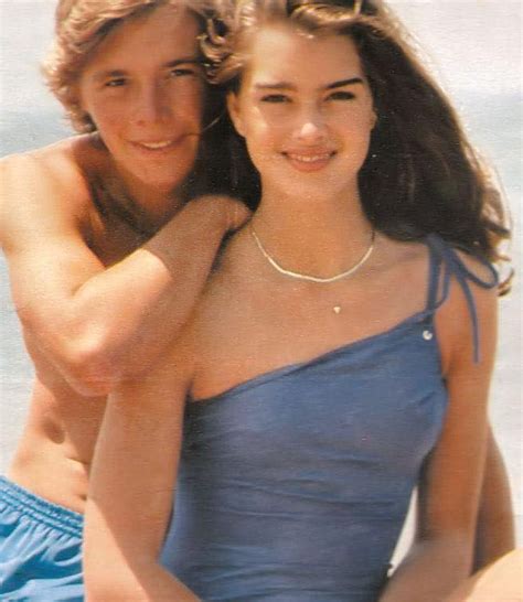 christopher atkins and brooke shields on the set of the