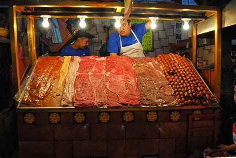 tradicional mercado de las carnes asadas el más visitado por turistas