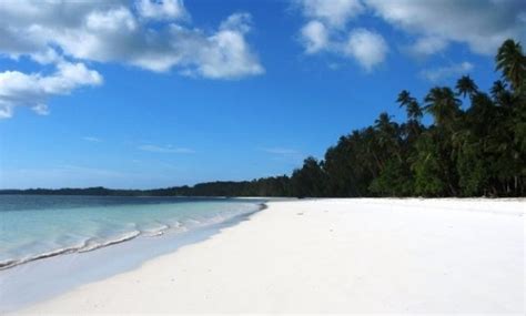 10 Rekomendasi Pantai Di Daerah Maluku Paling Terkenal Dengan Keindahan