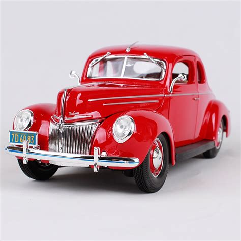 Maisto 1 18 1939 Ford Deluxe Red Car Diecast 255 98 93mm Classic