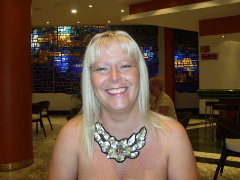 dizzymiz 48 from sheffield is a local milf looking for