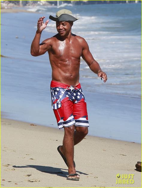 cuba gooding jr flashes his butt and looks ripped at the