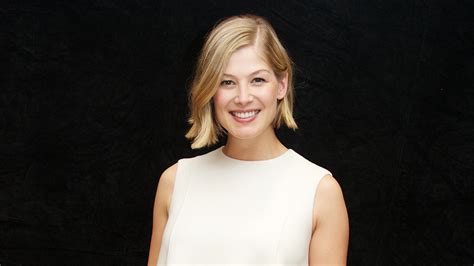 Rosamund Pike Lands Female Lead In The Deep Blue Goodbye Variety