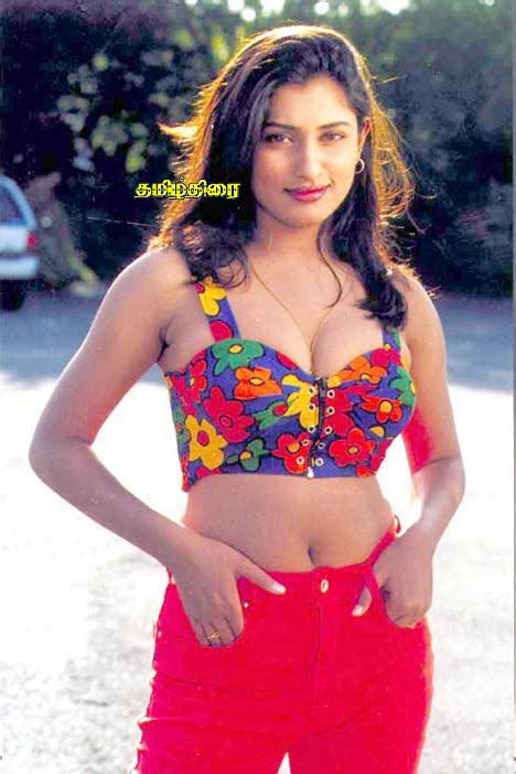 free actress photos malavika hot photo in saree pictures