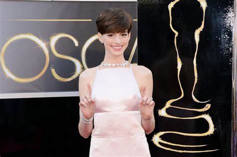 Oscars 2013 Anne Hathaway Reveals Nipples In Prada Dress On Academy