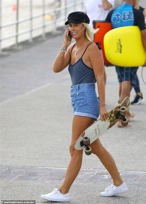 liv phyland skateboarding at bondi beach amid rumours she
