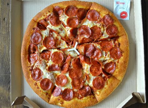 dominos  pizza hut crowning  fast food pizza king   feast