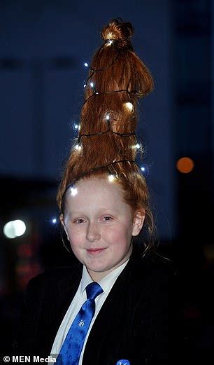 Teenager Fashioned Her Hair Into A Christmas Tree Daily Mail Online