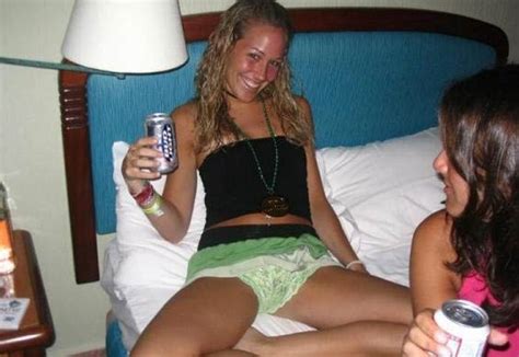 drunk college girls flashing perky boobs in public pichunter