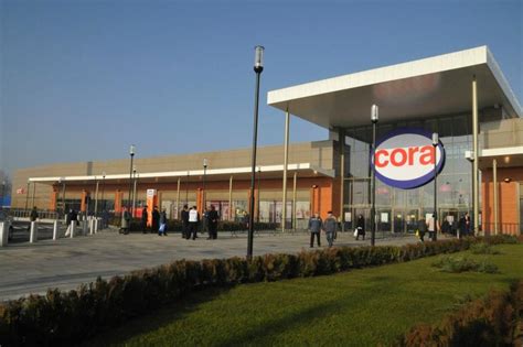 cora expands  shopping service  central romania