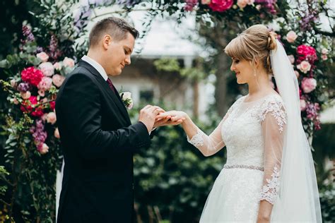 Experts Reveal The Best Age To Get Married And It Might Surprise You