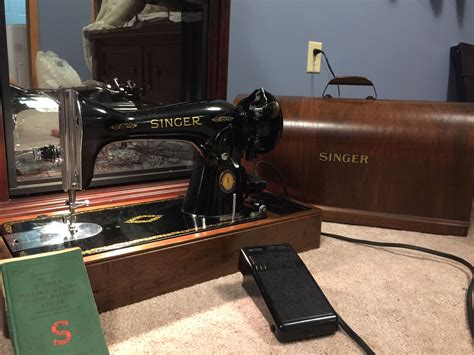 singer featherweight sewing machine  centennial edition   mint condition