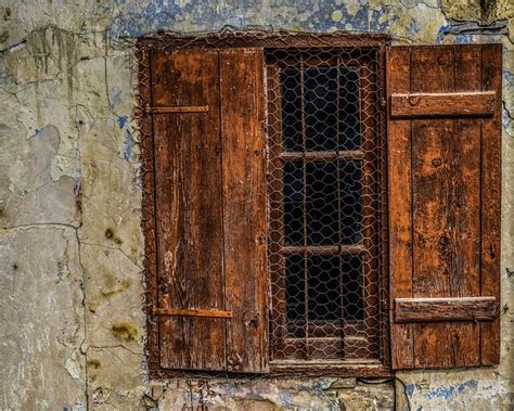 wooden window   photo  pixabay