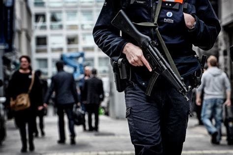 politie beschermt inspecteurs tegen oorlogsmunitie mechelen het