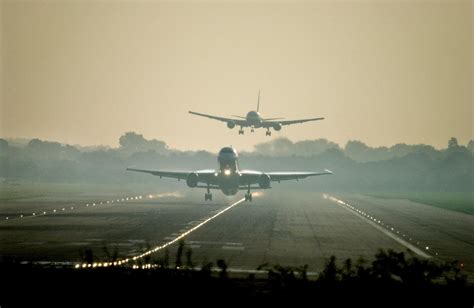 passenger jets  ft  colliding  gatwick  airport