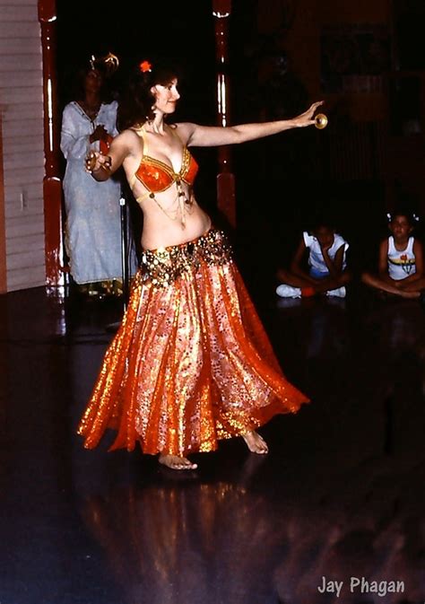 17 Beautiful Photos Of American Belly Dancers In 1981 ~ Vintage Everyday