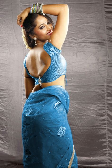Anushka Shetty Sexy Back Saree At Vaanam Movie Photoshoot