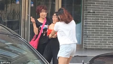 Chinese Women Assault Mistress In Red In Zhengzhou Street Attack