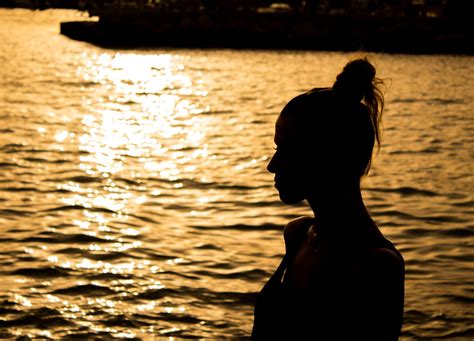 Wallpaper Sunlight Women Sunset Sea Water Reflection Silhouette
