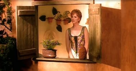 Reba Mcentires Iconic Nineties Love Song Will Warm Your Heart Wwjd