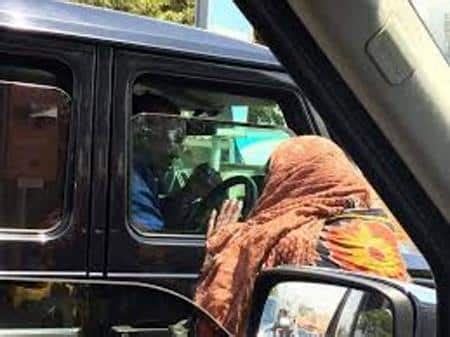 photo  president uhuru kenyatta driving   viral