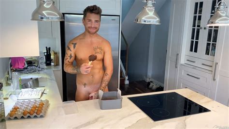 Model Of The Day Naked Baking W Josh Moore Daily Squirt
