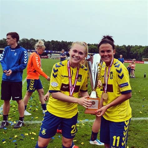 Датские футболистки отпраздновали победу голыми Инфофуфел