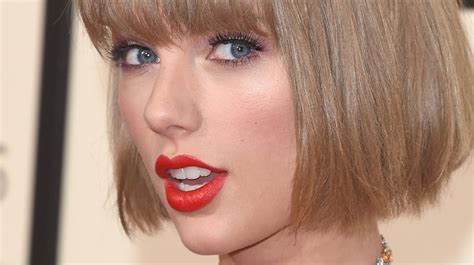 Taylor Swift Gives Fans A Behind The Scenes Look At Her Ready For