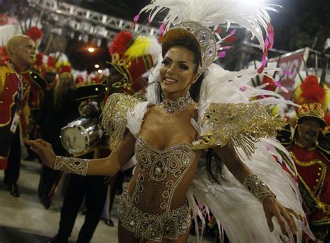 rio carnival 2013 feathers floats and beautiful bodies [slideshow]